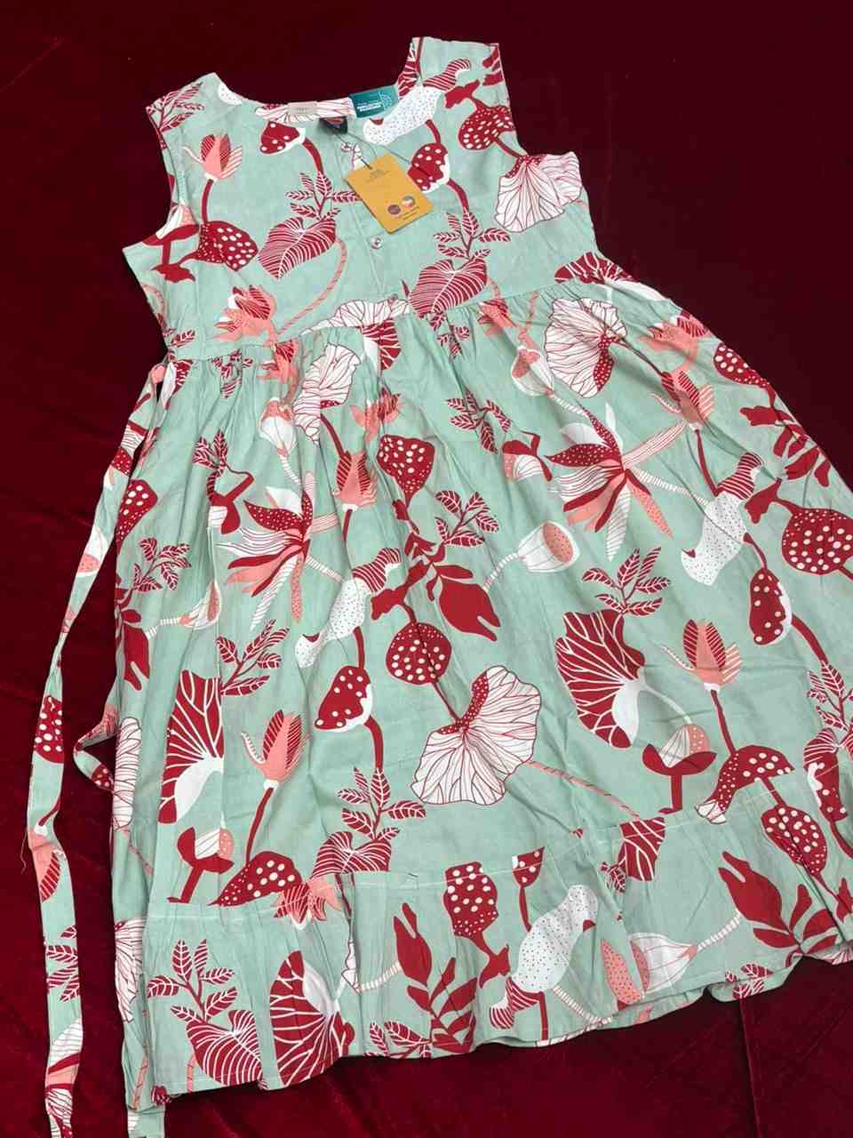 SEA GREEN WITH RED