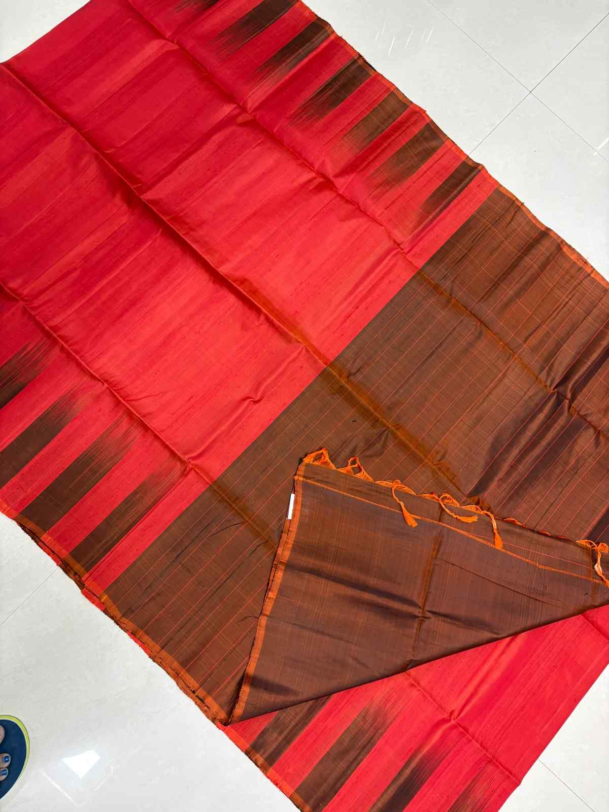 Dark tomato red with brown dual shade